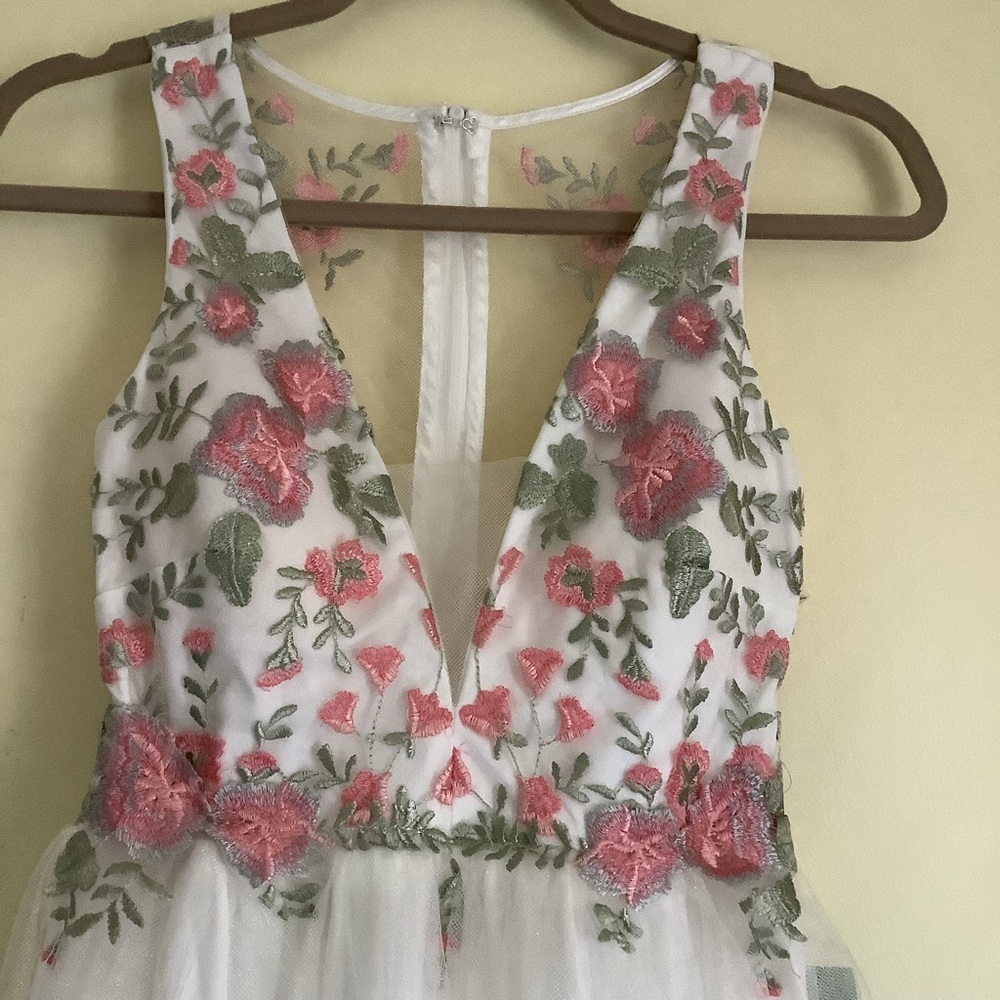 NEW White Floral Formal Gown - Picture 3 of 10